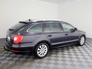 Skoda Superb Highline ATM 2.0 TDI 103kW (3 foto / 9)