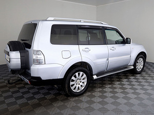 Mitsubishi Pajero Luxury ATM 3.2 Di-D 125kW (3 foto / 9)