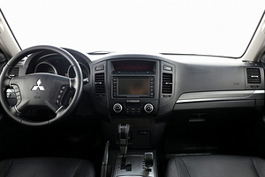 Mitsubishi Pajero Luxury ATM 3.2 Di-D 125kW (5 foto / 9)