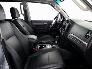 Mitsubishi Pajero Luxury ATM 3.2 Di-D 125kW (6 foto / 9)