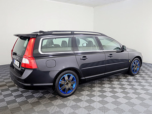 Volvo V70 Summum Facelift ATM 2.0 157kW (3 foto / 7)