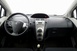 Toyota Yaris Linea Sol A-C 1.3 64kW (5 foto / 8)