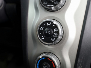 Toyota Yaris Linea Sol A-C 1.3 64kW (8 foto / 8)