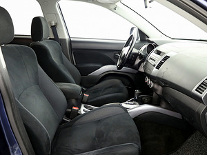 Mitsubishi Outlander Comfort 4x4 ATM 2.4 125kW (6 foto / 8)