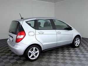 Mercedes-Benz A 160 Elegance Facelift 1.5 70kW (3 foto / 7)