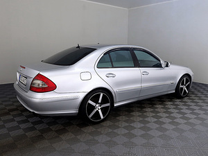 Mercedes-Benz E 280 Avantgarde Facelift ATM 3.0 CDI 140kW (3 foto / 8)