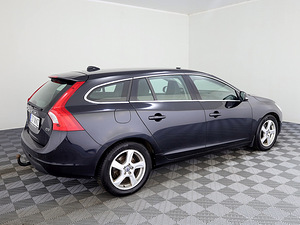 Volvo V60 Summum ATM 2.0 D5 120kW (3 foto / 7)