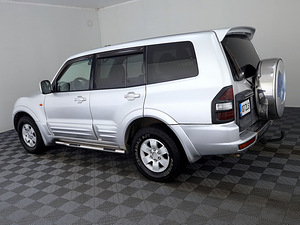 Mitsubishi Pajero Luxury ATM 3.2 DI-D 121kW (4 foto / 8)