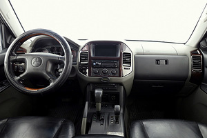 Mitsubishi Pajero Luxury ATM 3.2 DI-D 121kW (5 foto / 8)
