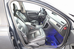 Volvo V70 Summum ATM 2.4 D5 129kW (6 foto / 7)
