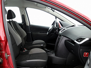 Peugeot 207 Elegance LPG 1.4 70kW (6 фото из 7)