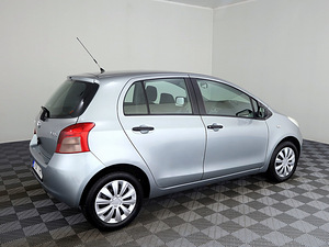 Toyota Yaris Linea Sol A-C 1.3 64kW (3 foto / 8)