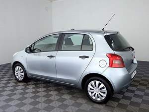 Toyota Yaris Linea Sol A-C 1.3 64kW (4 foto / 8)