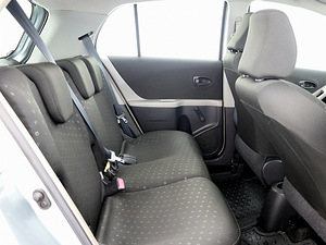 Toyota Yaris Linea Sol A-C 1.3 64kW (7 foto / 8)