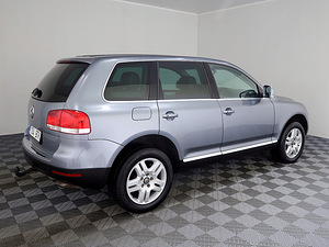 Volkswagen Touareg Highline ATM 4.9 V10 TDI 230kW (3 foto / 8)
