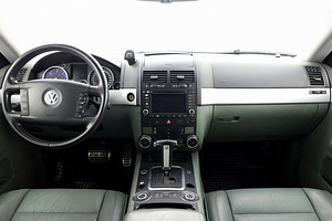 Volkswagen Touareg Highline ATM 4.9 V10 TDI 230kW (5 foto / 8)