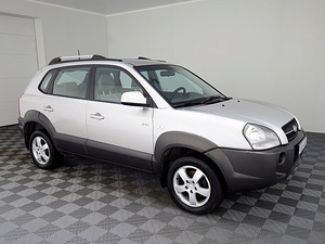 Hyundai Tucson Comfort 4x4 2.0 104kW (1 foto / 9)