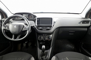 Peugeot 208 Elegance 1.2 60kW (5 foto / 8)
