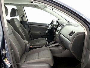 Volkswagen Golf Comfortline 1.4 59kW (6 фото из 7)