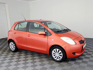 Toyota Yaris Linea Sol A-C 1.3 64kW (1 фото из 8)