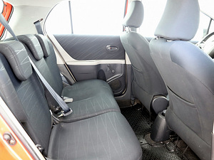 Toyota Yaris Linea Sol A-C 1.3 64kW (7 фото из 8)