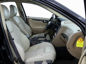 Volvo S60 Summum 2.4 D5 120kW (6 foto / 7)