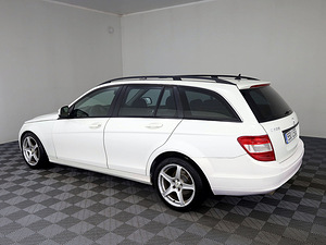 Mercedes-Benz C 200 Elegance ATM 2.1 CDI 100kW (4 фото из 8)