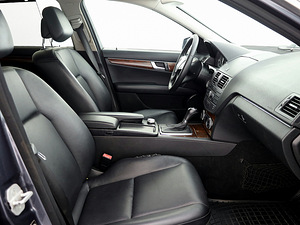 Mercedes-Benz C 220 Avantgarde ATM 2.1 CDI 125kW (6 foto / 7)
