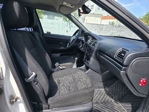 Peugeot 406 Facelift 1.7 85kW (6 foto / 7)