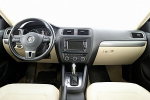 Volkswagen Jetta Comfortline ATM 1.4 118kW (5 foto / 7)