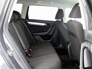 Volkswagen Passat Comfortline ATM 2.0 TDI 103kW (7 foto / 7)