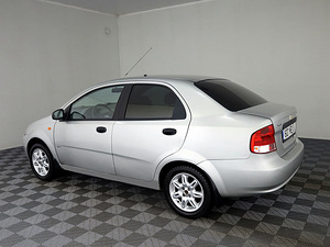 Chevrolet Aveo Comfort 1.4 61kW (4 foto / 7)