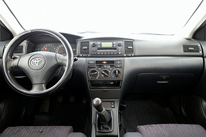 Toyota Corolla Comfort 1.4 71kW (5 foto / 7)