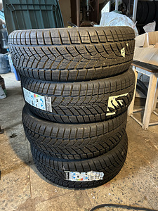 225/60R17 103T Goodyear UltraGrip Ice SUV GEN-1 lamellid (1 foto / 5)