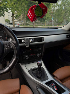 BMW E91 320d 2008 (5 foto / 8)