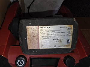 Aku HILTI (3 foto / 3)