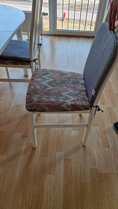 Pikendatav söögilaud koos 4 tooliga (3 foto / 3)