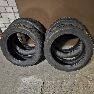 215/55/R17 Talve rehv.Good Year. 6mm (1 foto / 4)