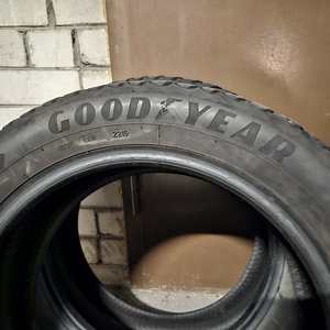 215/55/R17 GOOD YEAR Talve rehv (3 foto / 4)