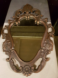 Зеркало в металлической рамке