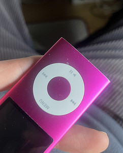 iPod nano 4, 8Gb розовый (6 фото из 6)