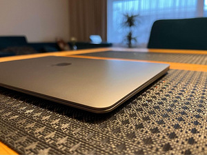 Apple Macbook Air 2020 M1 256GB (4 foto / 10)