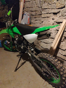 Кроссовый мотоцикл 125cc (3 фото из 6)