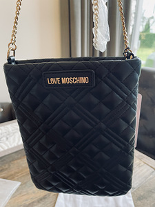 Стеганая сумка-клатч новая Love Moschino