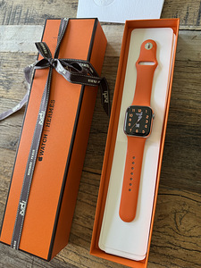 Hermes Apple Watch Series 7 41mm GPS + LTE (2 foto / 10)