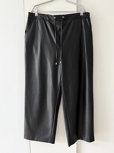 Mint Velvet Faux Leather Crop Wide Trousers naiste püksid (1 foto / 9)