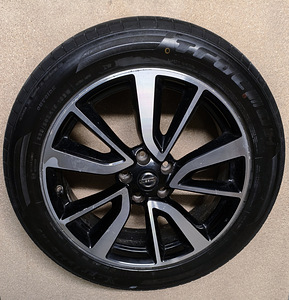 Nissan original veljed R19 (3 foto / 6)
