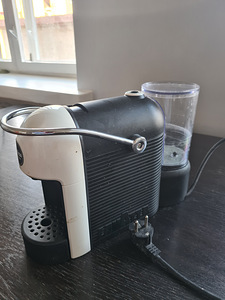 Kohvimasin LAVAZZA, kohvikapsli masin, ilma piimavahustajata (1 foto / 1)