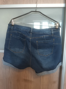 Джинсовые шорты 48 размера женские (2 фото из 3)