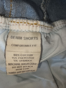 Джинсовые шорты 48 размера женские (3 фото из 3)